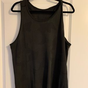 Lululemon metal vent tech breathe tank L